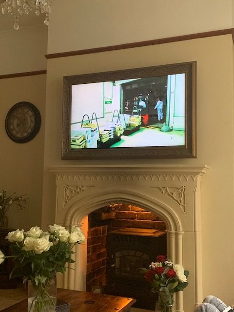 Mirrored tv unit discount 55 inch